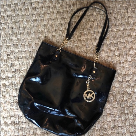 👜 Michael Kors Patent Leather Tote - Picture 1 of 5